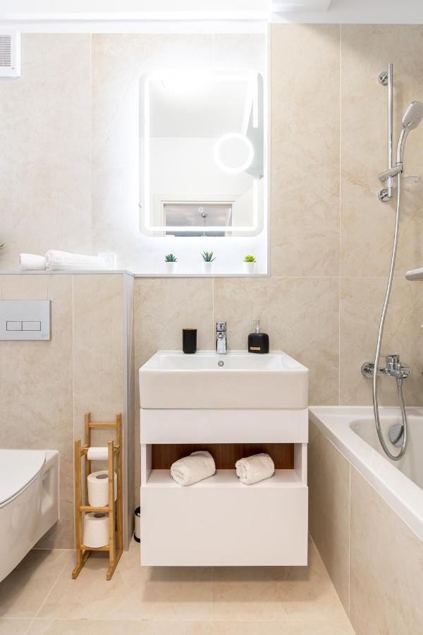 North 26 - Aviatiei Apartment Bukares Bagian luar foto